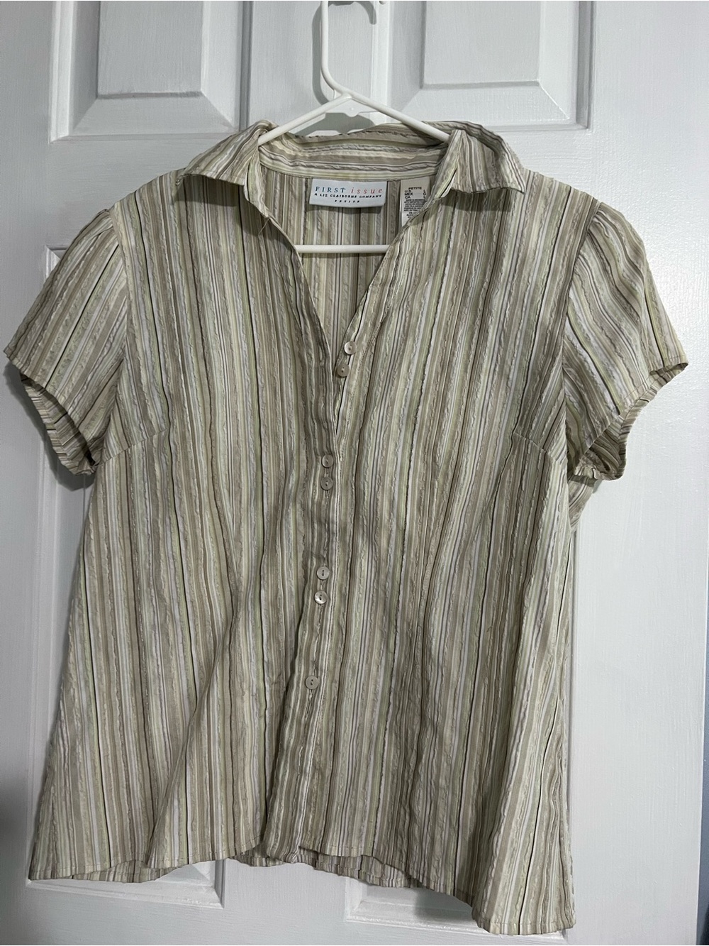 Lightweight women’s blouse. Liz Claiborne
